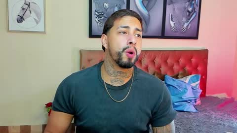 Snapshot of bastian_jones1 chatting on January 12, 11:36 pm bastian_jones1 online show from January 12, 11:36 pm