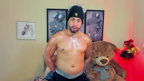 Snapshot of bastian_jones1 chatting on January 30, 10:29 am bastian_jones1 online show from January 30, 10:29 am