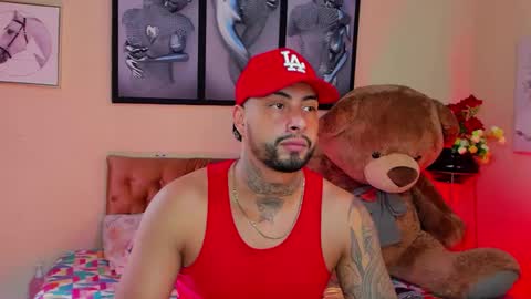 Snapshot of bastian_jones1 chatting on February 2, 9:13 pm bastian_jones1 online show from February 2, 9:13 pm