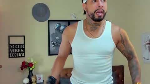 Snapshot of bastian_jones1 chatting on February 25, 7:03 pm bastian_jones1 online show from February 25, 7:03 pm