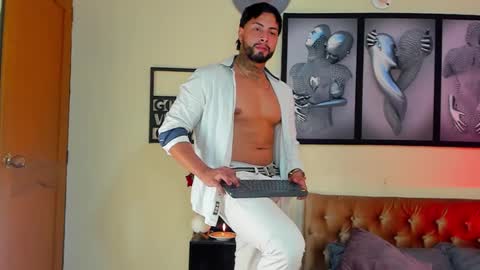 Snapshot of bastian_jones1 chatting on February 27, 5:24 am bastian_jones1 online show from February 27, 5:24 am