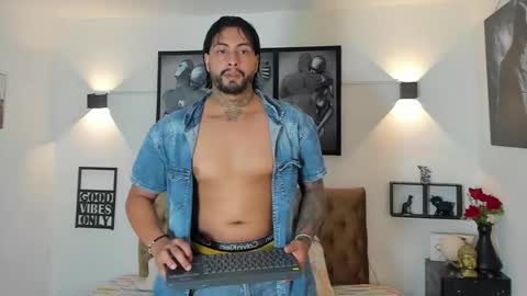 Snapshot of bastian_jones1 chatting on October 5, 8:29 pm bastian_jones1 online show from October 5, 8:29 pm