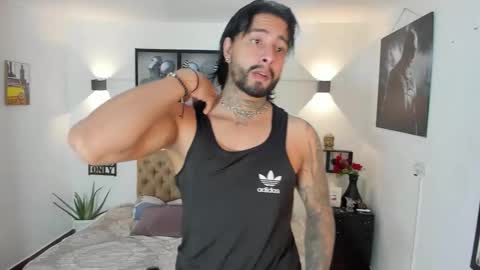 Snapshot of bastian_jones1 chatting on November 6, 5:58 pm bastian_jones1 online show from November 6, 5:58 pm