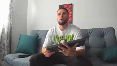 Snapshot of bastianwatson10 chatting on March 7, 6:54 pm bastianwatson10 online show from March 7, 6:54 pm