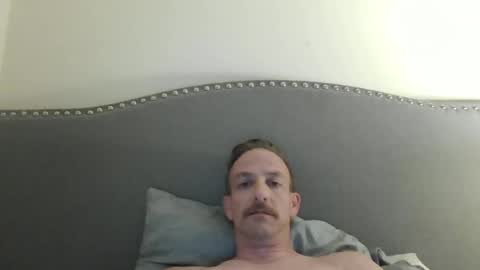 Snapshot of batboy2121 chatting on April 22, 1:41 am babtboy2121 online show from April 22, 1:41 am