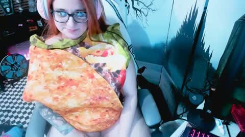 Snapshot of batstarial chatting on October 8, 5:16 am Audrey online show from October 8, 5:16 am