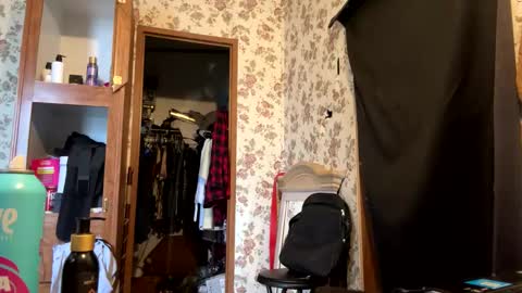 Snapshot of battlewolfxx chatting on December 24, 3:47 pm battlewolfxx online show from December 24, 3:47 pm