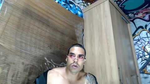 Snapshot of bbc_monster1 chatting on October 14, 12:00 am Justin online show from October 14, 12:00 am