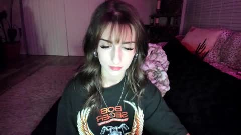 Snapshot of bbshasta chatting on April 18, 4:38 am Shasta online show from April 18, 4:38 am