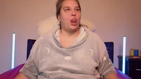 Love online show from November 16, 3:28 pm