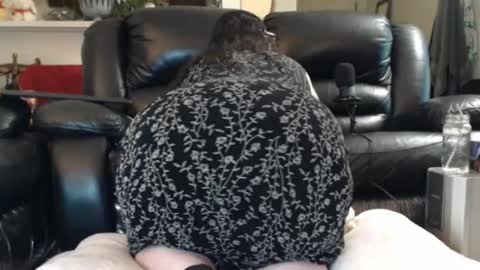 Julie online show from April 15, 12:45 pm