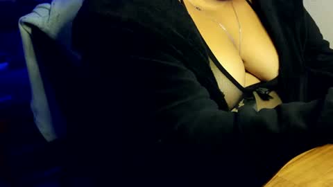 Snapshot of bbwroyalttty chatting on July 2, 7:42 pm The girl next door online show from July 2, 7:42 pm