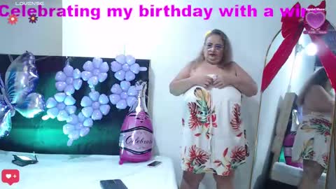 Snapshot of bbwsalome chatting on February 10, 9:04 pm Salome online show from February 10, 9:04 pm