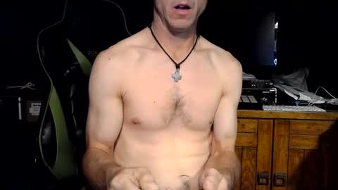 bchillin28 online show from October 22, 8:25 am