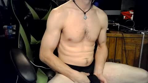 bchillin28 online show from March 18, 11:41 pm