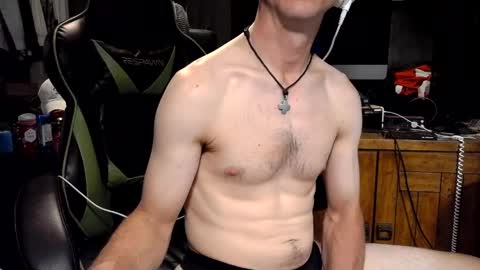 bchillin28 online show from April 23, 1:51 am