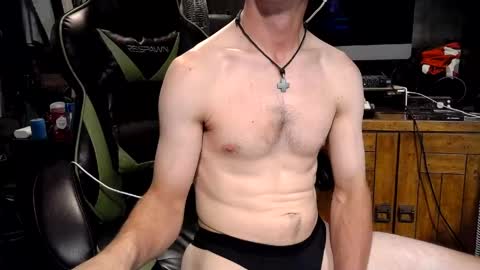 bchillin28 online show from April 24, 4:48 am