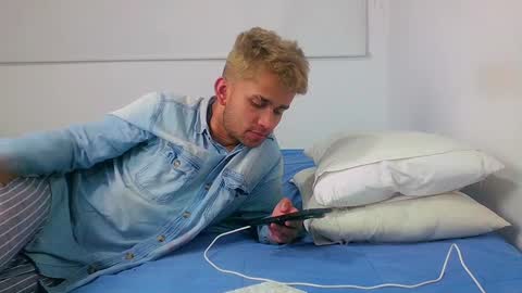 Sara  Juan online show from December 28, 10:55 pm