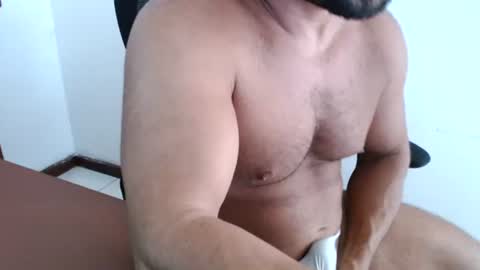 Snapshot of beard_top_guy chatting on February 1, 4:00 pm Beard Guy online show from February 1, 4:00 pm
