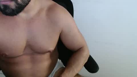Snapshot of beard_top_guy chatting on February 10, 8:10 pm Beard Guy online show from February 10, 8:10 pm