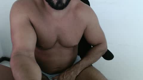 Snapshot of beard_top_guy chatting on February 14, 1:40 pm Beard Guy online show from February 14, 1:40 pm
