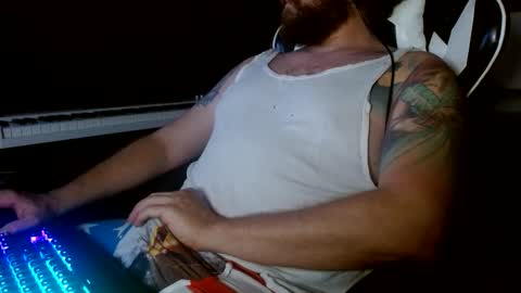 Snapshot of beardbellyandtattoos chatting on October 26, 1:55 am Beard Belly and Tattoos online show from October 26, 1:55 am