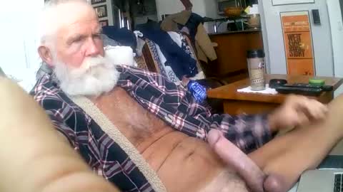 Snapshot of beardbushy chatting on February 17, 4:15 pm beardbushy online show from February 17, 4:15 pm