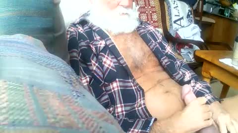 Snapshot of beardbushy chatting on February 27, 4:10 pm beardbushy online show from February 27, 4:10 pm