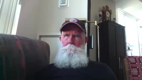 Snapshot of beardbushy chatting on October 1, 3:40 pm beardbushy online show from October 1, 3:40 pm