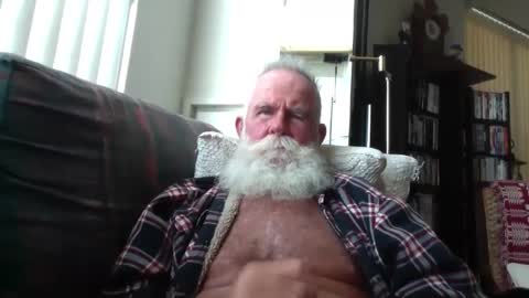 Snapshot of beardbushy chatting on October 2, 2:35 pm beardbushy online show from October 2, 2:35 pm