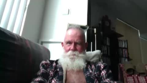 Snapshot of beardbushy chatting on October 27, 4:11 pm beardbushy online show from October 27, 4:11 pm
