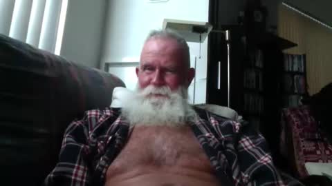Snapshot of beardbushy chatting on October 31, 4:30 pm beardbushy online show from October 31, 4:30 pm