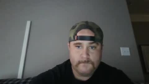 Snapshot of bearded4urpleasure chatting on December 2, 5:52 pm bearded4urpleasure online show from December 2, 5:52 pm