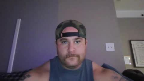 Snapshot of bearded4urpleasure chatting on December 5, 1:03 am bearded4urpleasure online show from December 5, 1:03 am