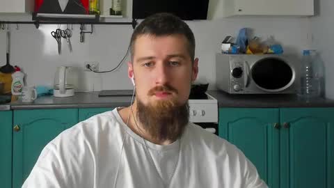 Snapshot of bearded_legend chatting on December 3, 9:34 pm Zeus online show from December 3, 9:34 pm