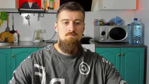 Snapshot of bearded_legend chatting on January 2, 8:02 pm Zeus online show from January 2, 8:02 pm