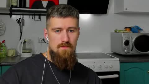 Snapshot of bearded_legend chatting on September 10, 11:38 pm Zeus online show from September 10, 11:38 pm