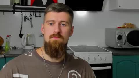 Snapshot of bearded_legend chatting on September 12, 11:37 pm Zeus online show from September 12, 11:37 pm