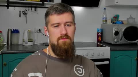 Snapshot of bearded_legend chatting on October 6, 1:14 am Zeus online show from October 6, 1:14 am