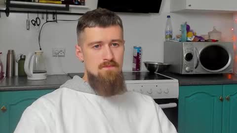 Snapshot of bearded_legend chatting on October 12, 12:20 am Zeus online show from October 12, 12:20 am