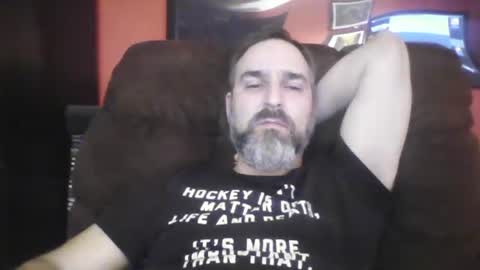 Snapshot of beardedambition chatting on December 18, 2:10 am beardedambition online show from December 18, 2:10 am