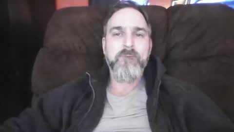 Snapshot of beardedambition chatting on December 29, 3:44 am beardedambition online show from December 29, 3:44 am