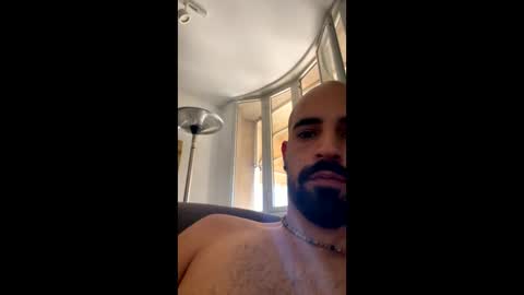 Snapshot of beardedbaldy_09 chatting on October 7, 10:01 am Ask me online show from October 7, 10:01 am