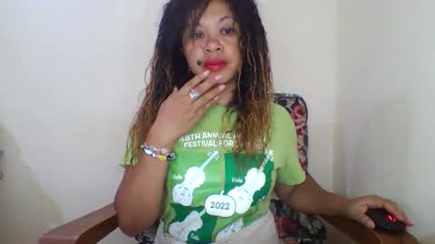Snapshot of beaute_choco chatting on October 12, 5:17 am Eva online show from October 12, 5:17 am
