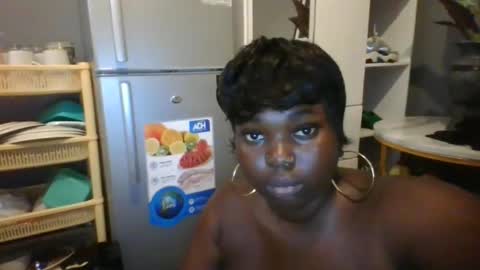 Snapshot of beautie699392 chatting on February 3, 11:31 am Lil stunner online show from February 3, 11:31 am