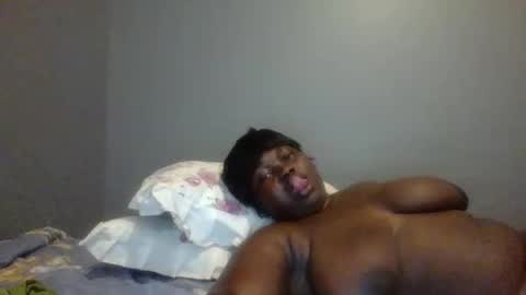 Snapshot of beautie699392 chatting on February 19, 2:55 pm Lil stunner online show from February 19, 2:55 pm