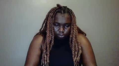 Snapshot of beautie699392 chatting on March 10, 6:27 am Lil stunner online show from March 10, 6:27 am