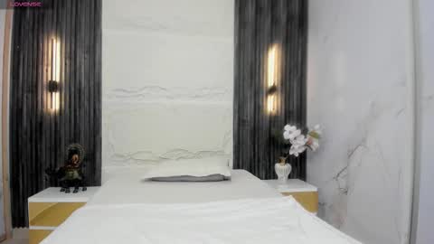 Snapshot of beautifulgirl4u_ chatting on December 16, 2:05 am online show from December 16, 2:05 am