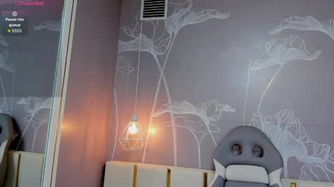 Snapshot of beautifulgirl4u_ chatting on May 22, 11:21 pm online show from May 22, 11:21 pm