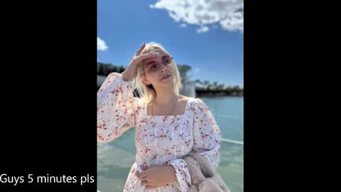 Snapshot of beautifultips chatting on March 1, 5:37 pm Mia online show from March 1, 5:37 pm